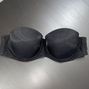 Strapless push-up bra.